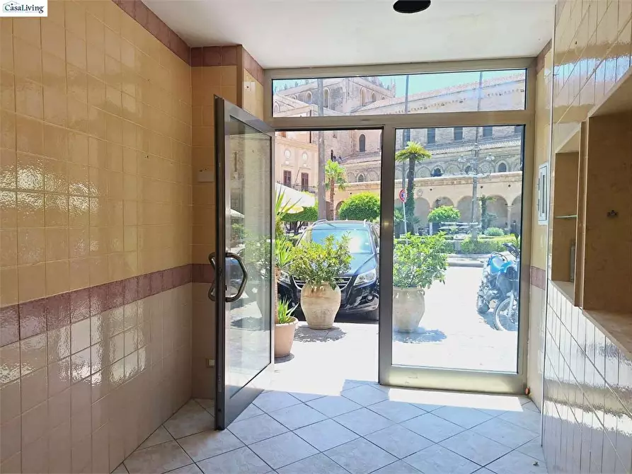 Immagine 4 di Negozio in affitto  in Piazza Vittorio Emanuele 21 a Monreale