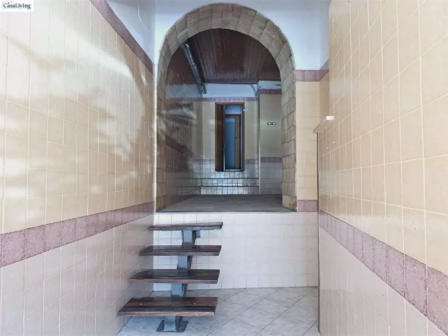 Immagine 10 di Negozio in affitto  in Piazza Vittorio Emanuele 21 a Monreale