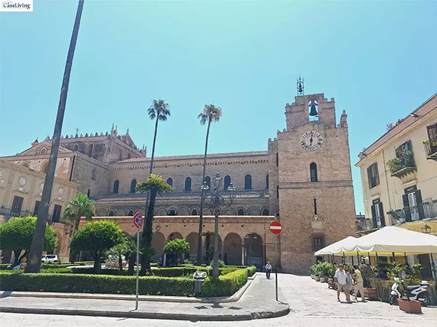 Immagine 14 di Negozio in affitto  in Piazza Vittorio Emanuele 21 a Monreale