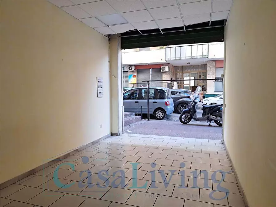 Immagine 3 di Negozio in affitto  in Via Aldo Moro  42-44 a Monreale