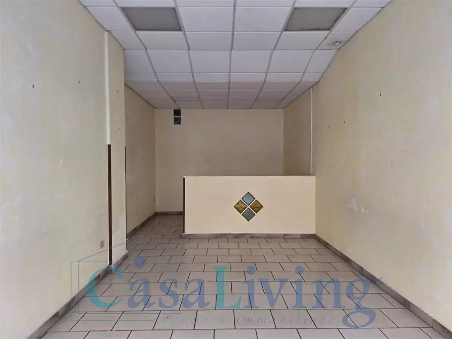 Immagine 8 di Negozio in affitto  in Via Aldo Moro  42-44 a Monreale