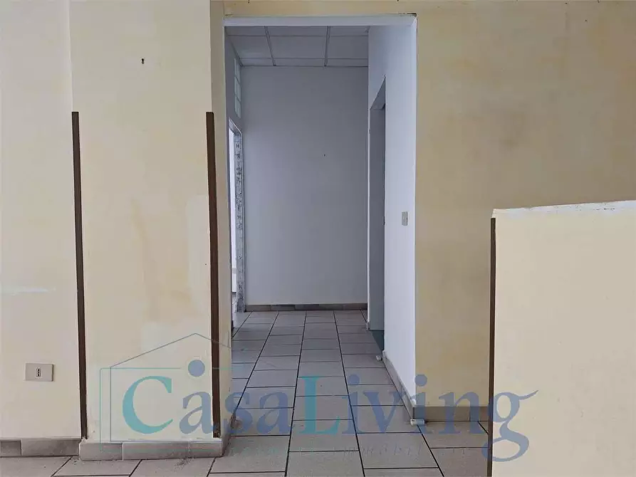 Immagine 9 di Negozio in affitto  in Via Aldo Moro  42-44 a Monreale