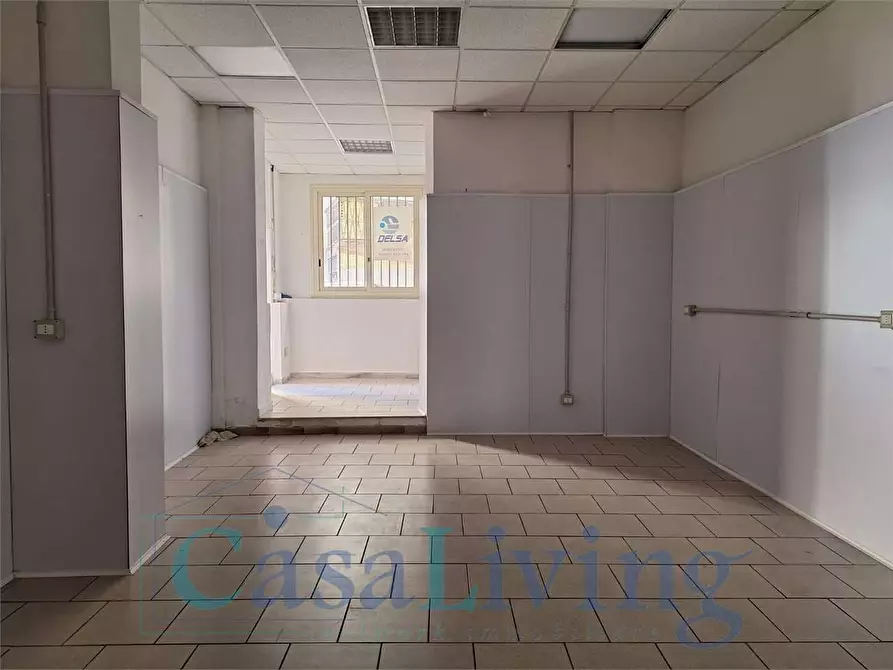 Immagine 12 di Negozio in affitto  in Via Aldo Moro  42-44 a Monreale