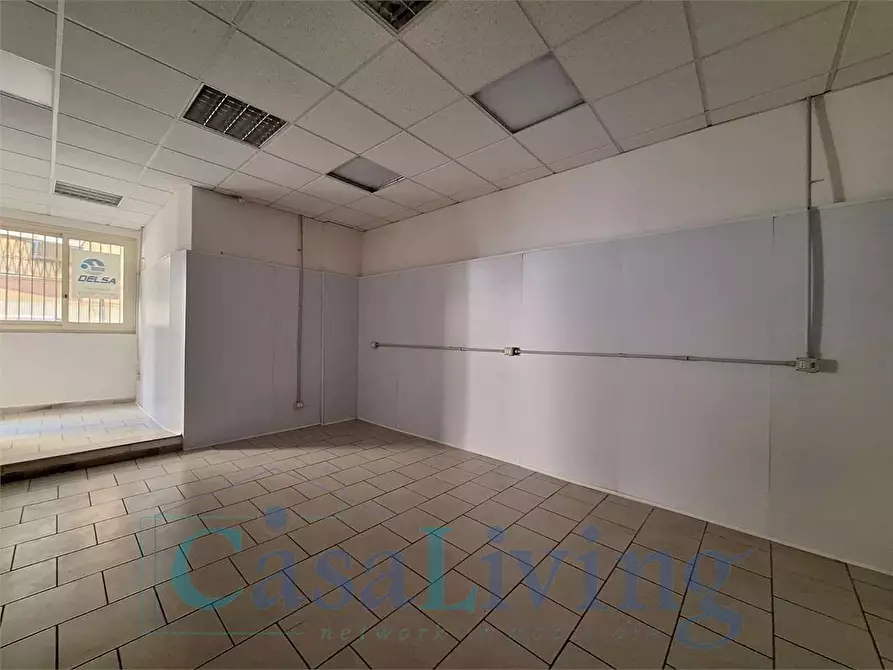 Immagine 13 di Negozio in affitto  in Via Aldo Moro  42-44 a Monreale