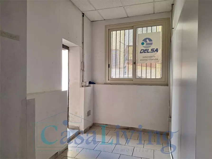 Immagine 14 di Negozio in affitto  in Via Aldo Moro  42-44 a Monreale