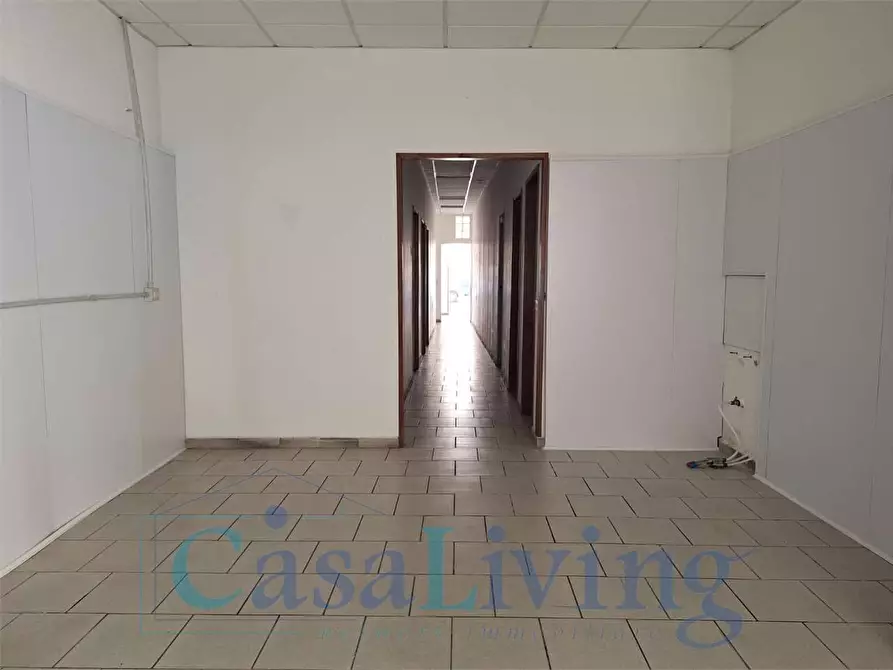 Immagine 15 di Negozio in affitto  in Via Aldo Moro  42-44 a Monreale