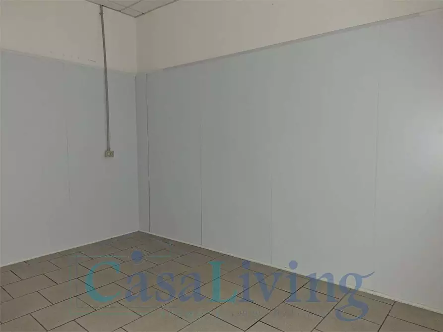 Immagine 16 di Negozio in affitto  in Via Aldo Moro  42-44 a Monreale