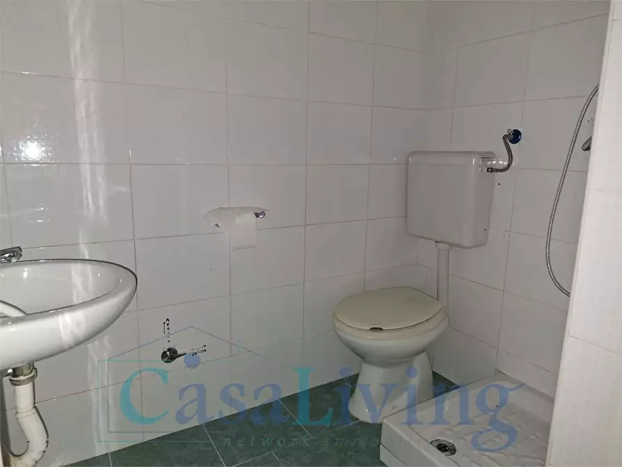 Immagine 17 di Negozio in affitto  in Via Aldo Moro  42-44 a Monreale