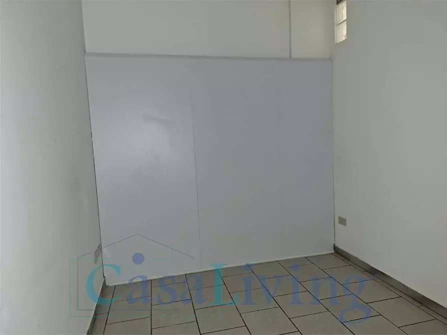 Immagine 19 di Negozio in affitto  in Via Aldo Moro  42-44 a Monreale