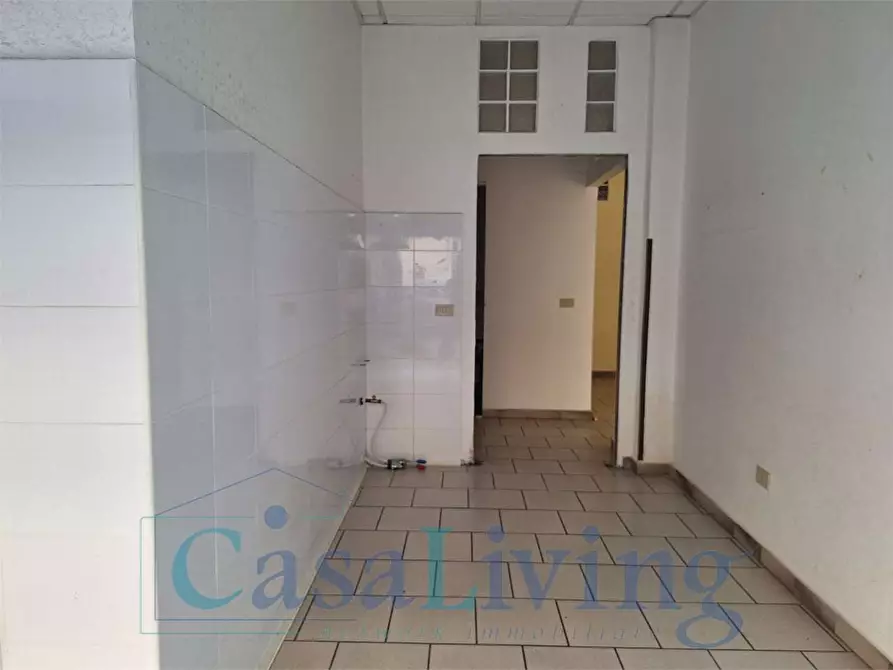 Immagine 23 di Negozio in affitto  in Via Aldo Moro  42-44 a Monreale