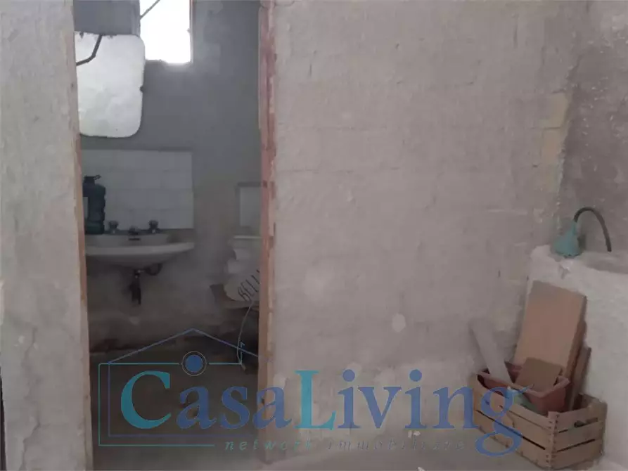 Immagine 20 di Magazzino in vendita  in Via Venero 205 a Monreale