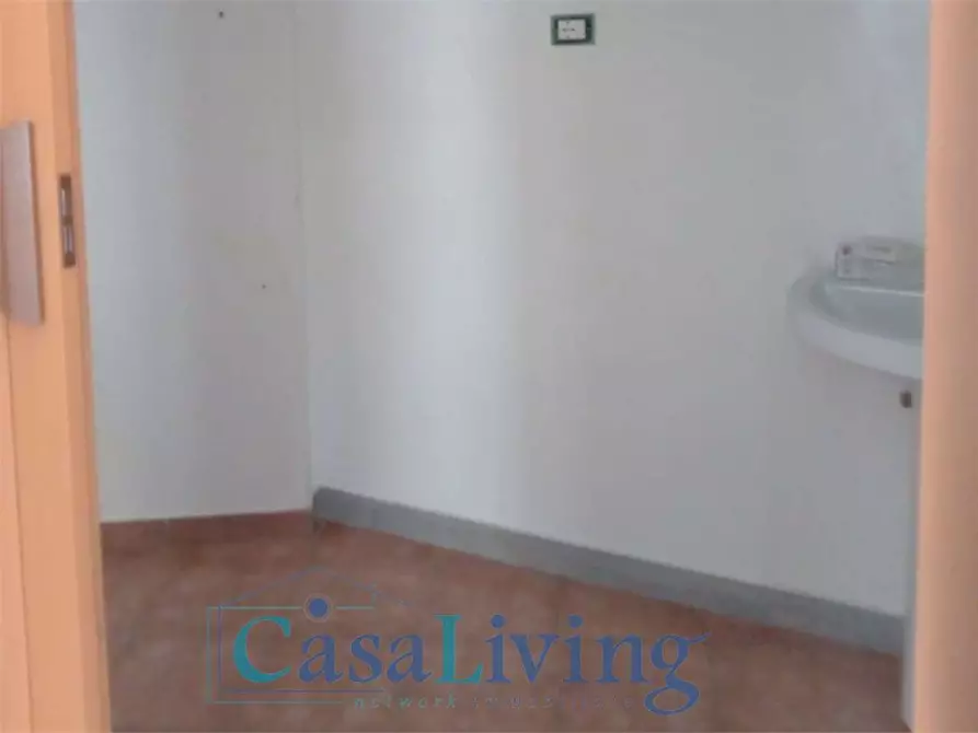 Immagine 19 di Negozio in vendita  in Via Venero  179 a Monreale