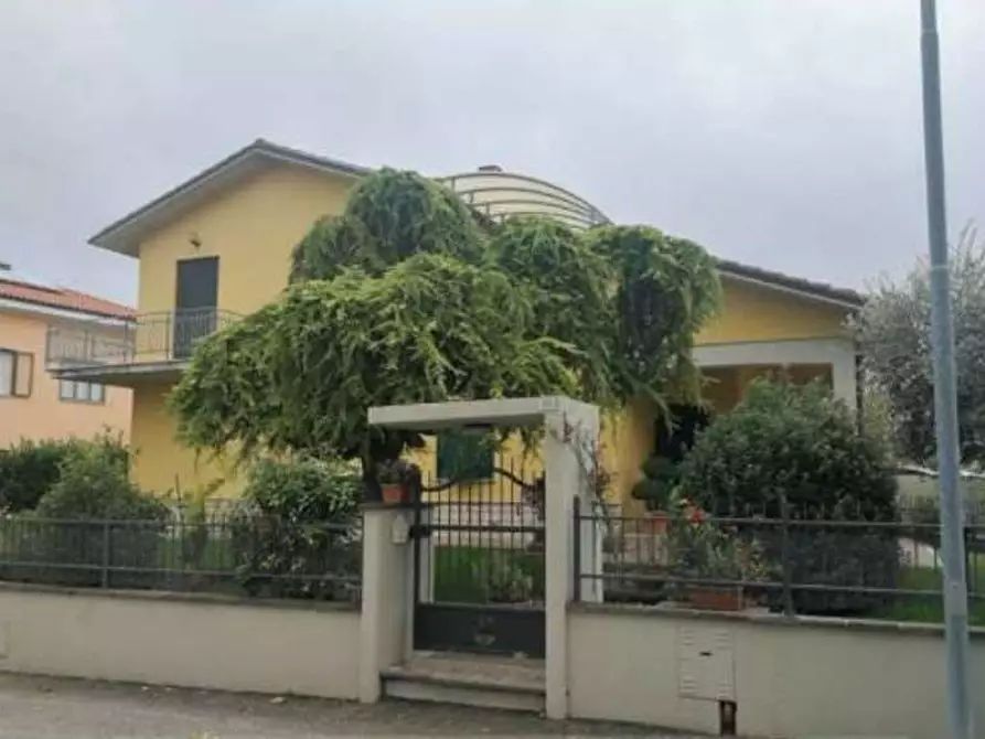 Immagine 1 di Villa in vendita  in Via Nazzareno Giovannoni 59 a Pergola