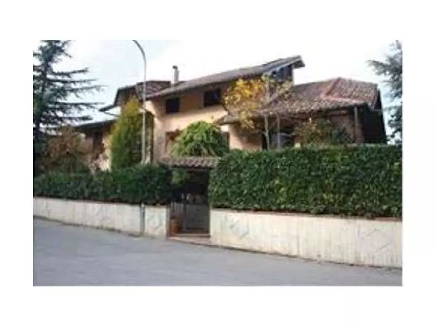 Immagine 1 di Villa in vendita  in via san pietro  51 a Cagli