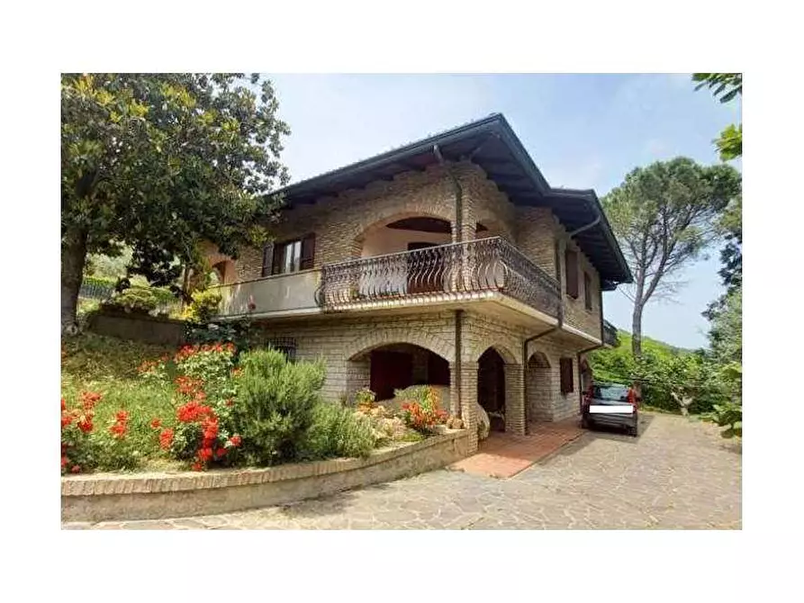 Immagine 1 di Villa in vendita  in Via Marmolada 1 a Montecalvo In Foglia