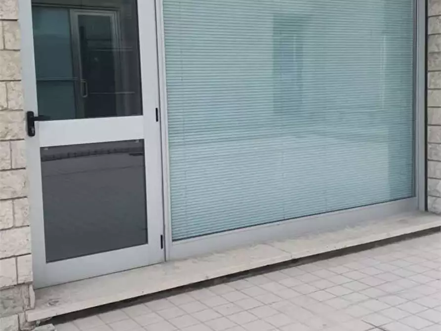 Immagine 4 di Ufficio in vendita  in Via Nazionale 2 a Vallefoglia