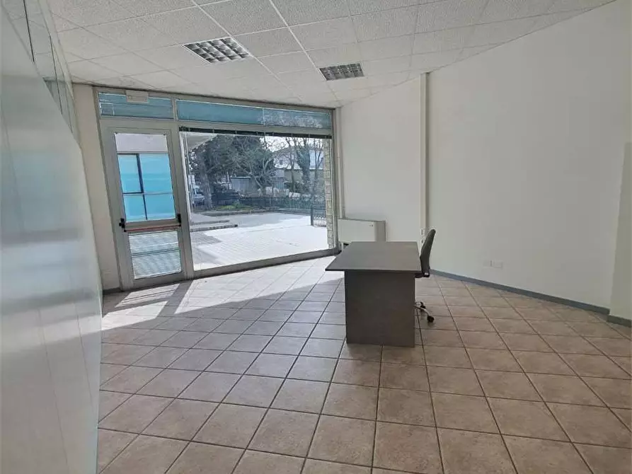 Immagine 5 di Ufficio in vendita  in Via Nazionale 2 a Vallefoglia