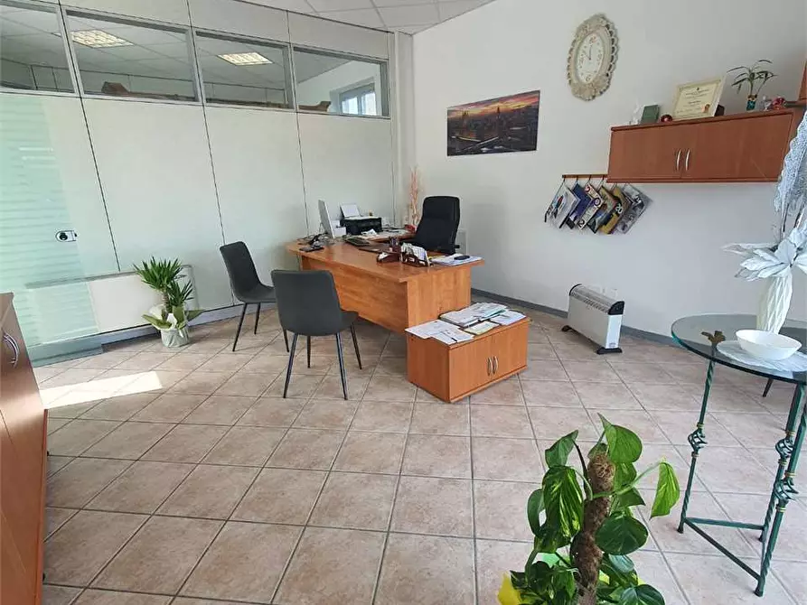 Immagine 7 di Ufficio in vendita  in Via Nazionale 2 a Vallefoglia