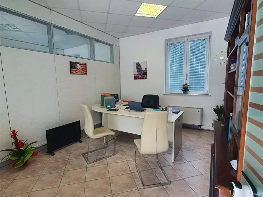 Immagine 9 di Ufficio in vendita  in Via Nazionale 2 a Vallefoglia