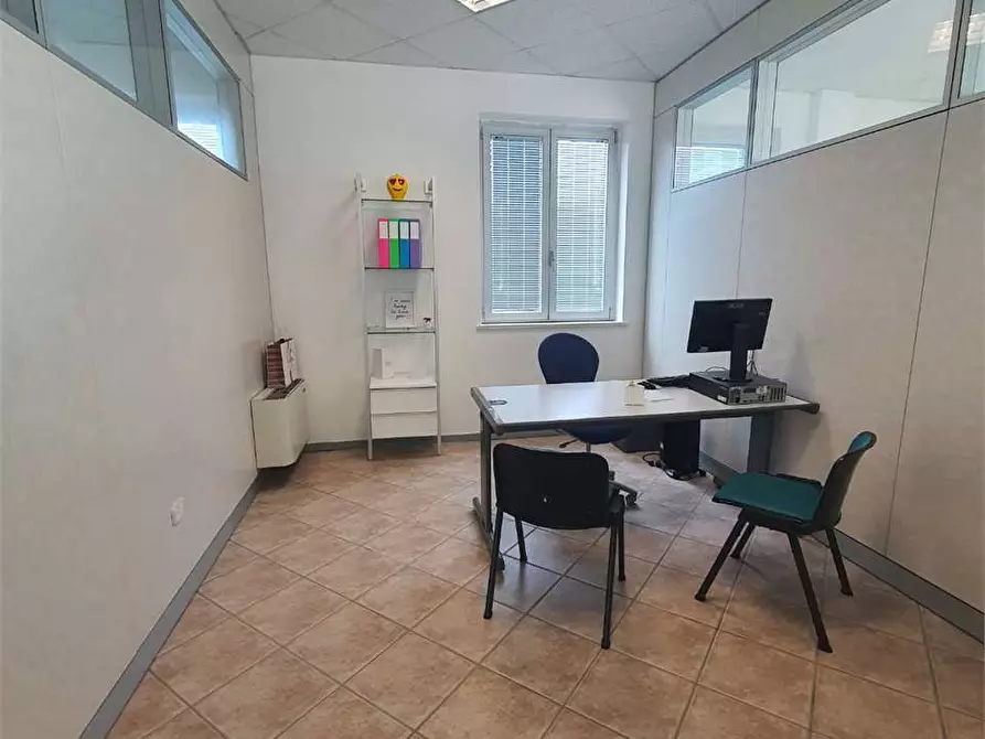 Immagine 11 di Ufficio in vendita  in Via Nazionale 2 a Vallefoglia