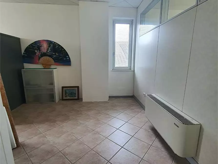 Immagine 12 di Ufficio in vendita  in Via Nazionale 2 a Vallefoglia