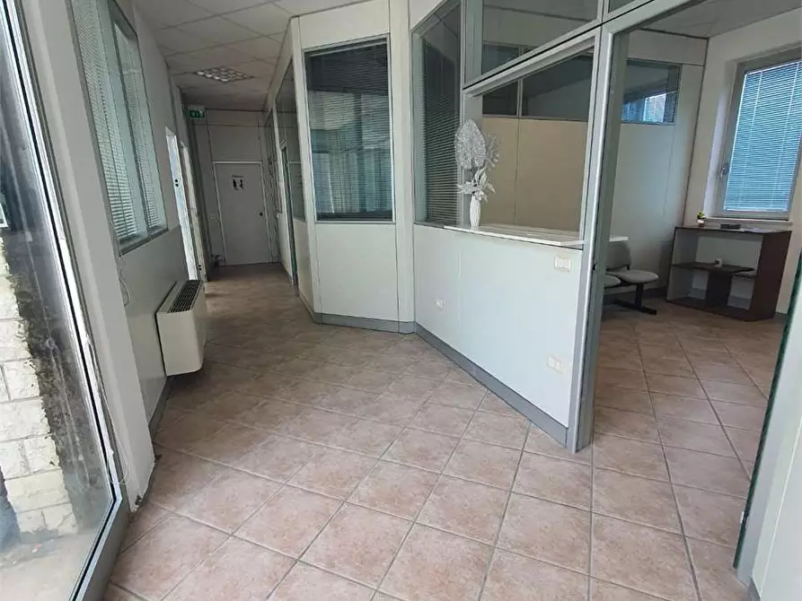 Immagine 13 di Ufficio in vendita  in Via Nazionale 2 a Vallefoglia