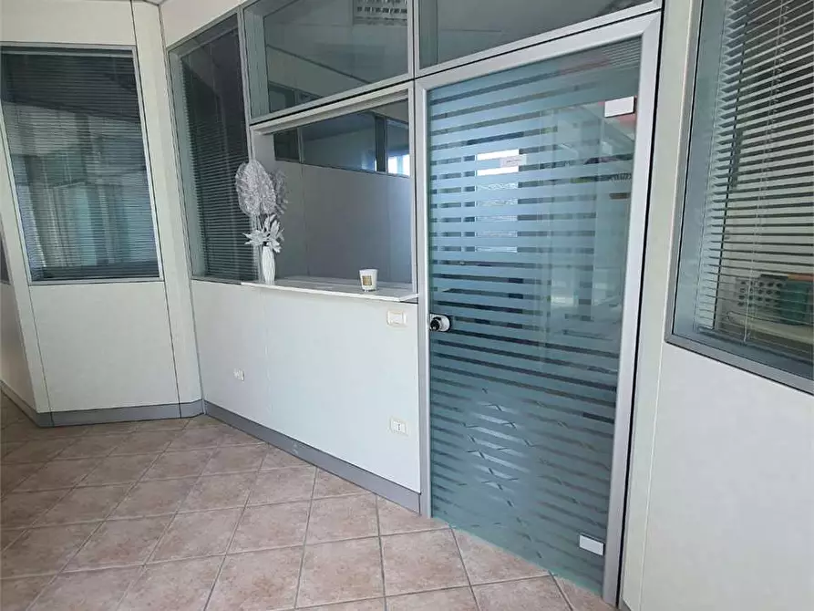 Immagine 14 di Ufficio in vendita  in Via Nazionale 2 a Vallefoglia