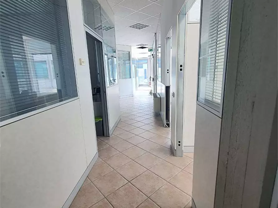 Immagine 15 di Ufficio in vendita  in Via Nazionale 2 a Vallefoglia
