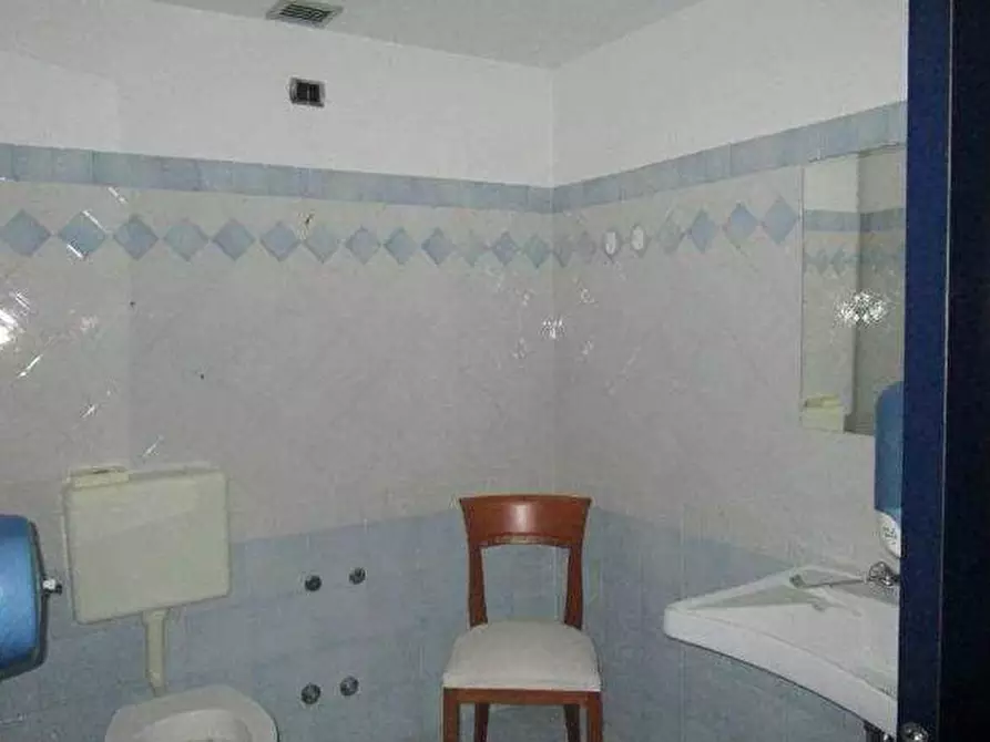 Immagine 10 di Stabile in vendita  in Zona Ledimar, Via delle Rondini  6 a Pesaro