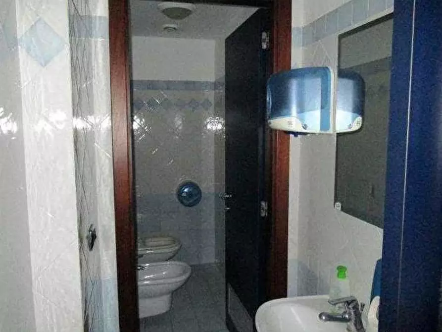 Immagine 11 di Stabile in vendita  in Zona Ledimar, Via delle Rondini  6 a Pesaro