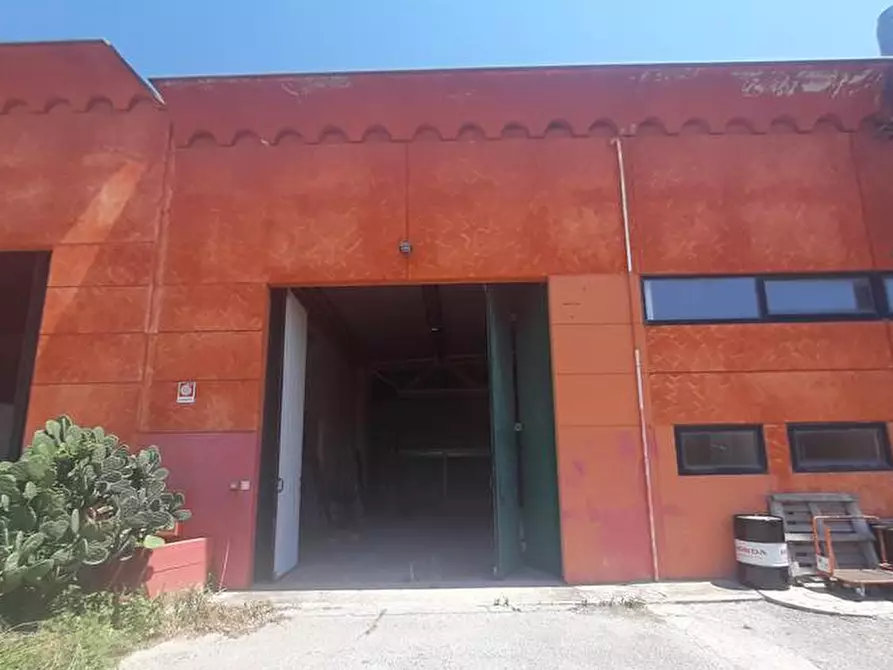 Immagine 1 di Laboratorio in vendita  in Strada dei Pioppi  14 a Pesaro