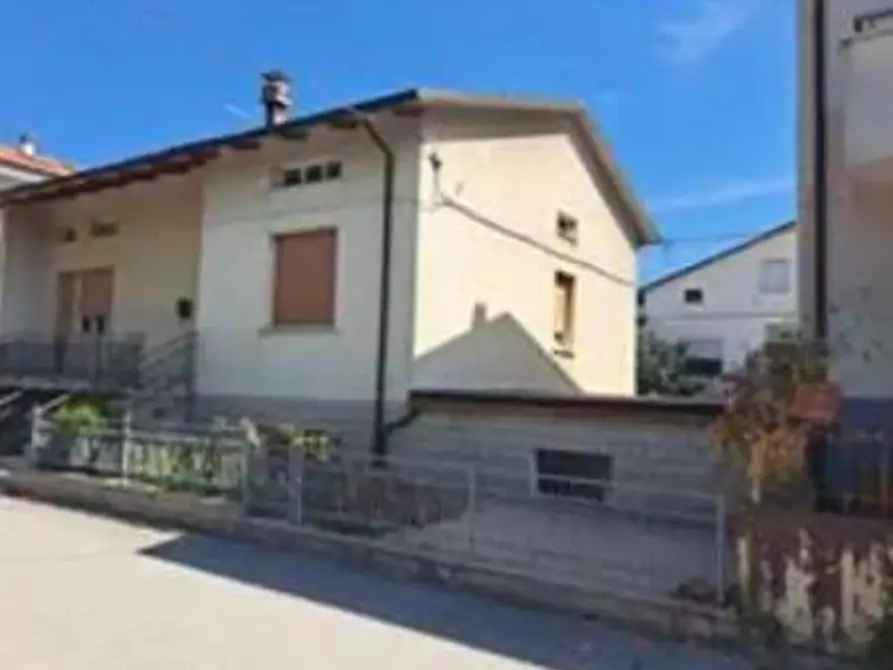 Immagine 2 di Villa in vendita  in V. Flaminia Nord 88 a Cagli