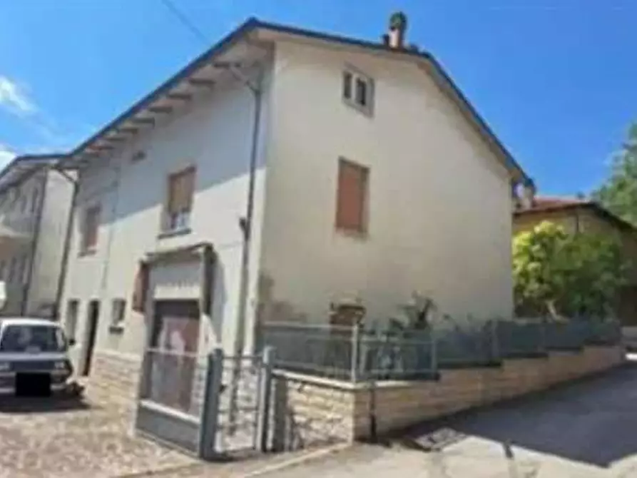 Immagine 4 di Villa in vendita  in V. Flaminia Nord 88 a Cagli