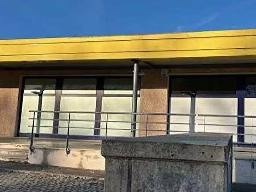 Immagine 1 di Negozio in vendita  in Via Nazionale sn a Urbino