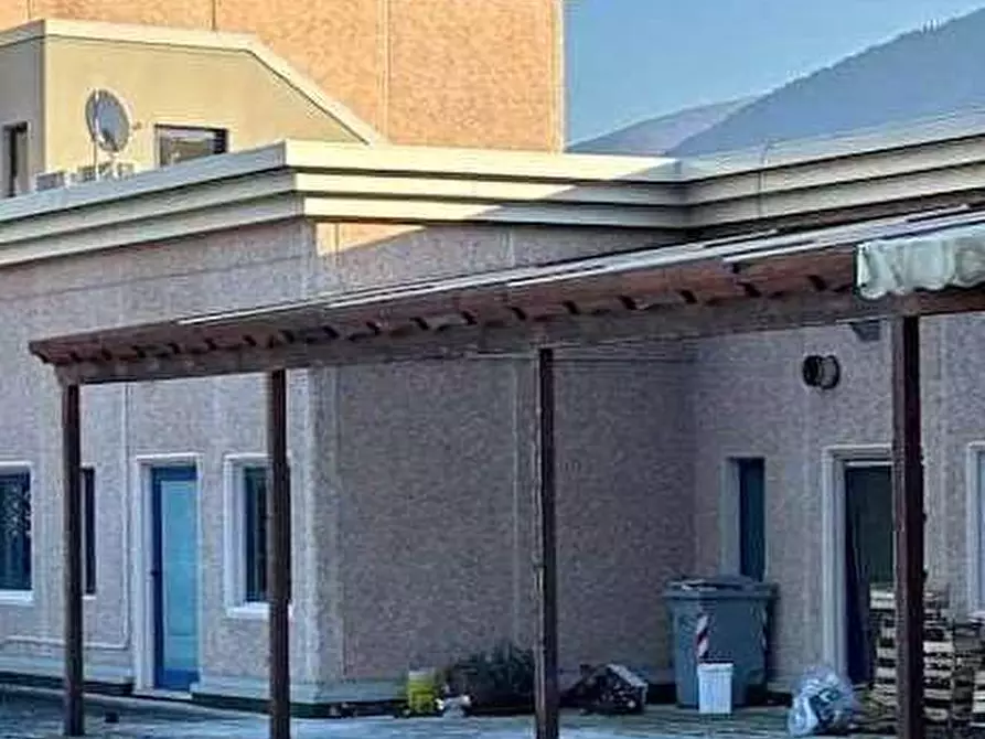 Immagine 2 di Negozio in vendita  in Via Nazionale sn a Urbino