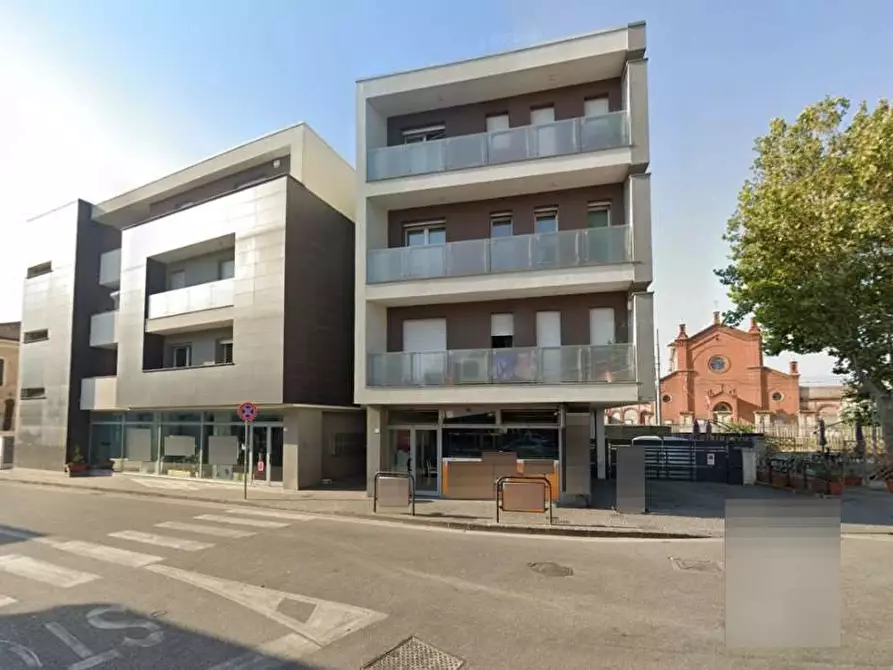 Immagine 1 di Negozio in vendita  in Via XXIV Maggio 109-111 a Pesaro