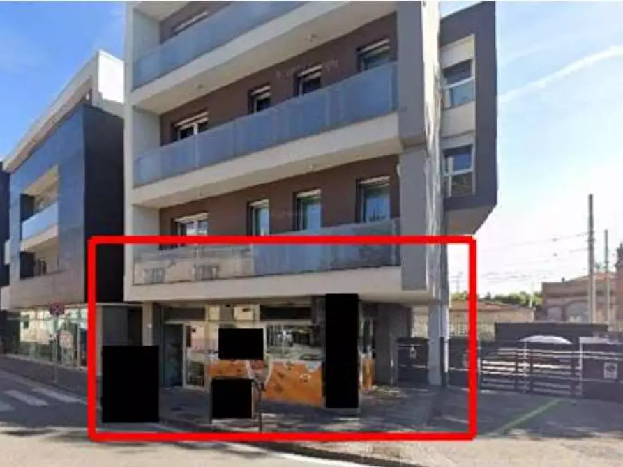 Immagine 2 di Negozio in vendita  in Via XXIV Maggio 109-111 a Pesaro