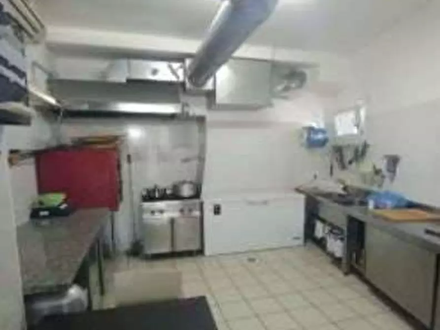 Immagine 4 di Negozio in vendita  in Via XXIV Maggio 109-111 a Pesaro