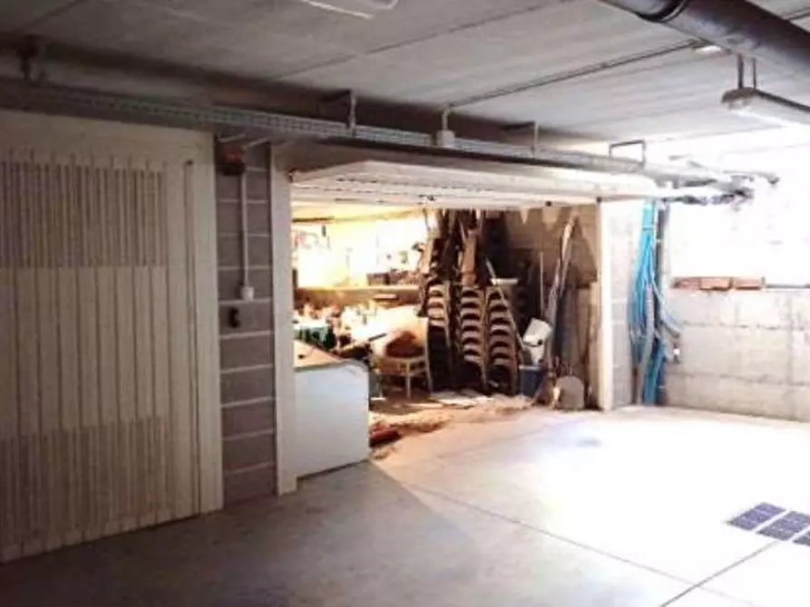 Immagine 5 di Negozio in vendita  in Via XXIV Maggio 109-111 a Pesaro