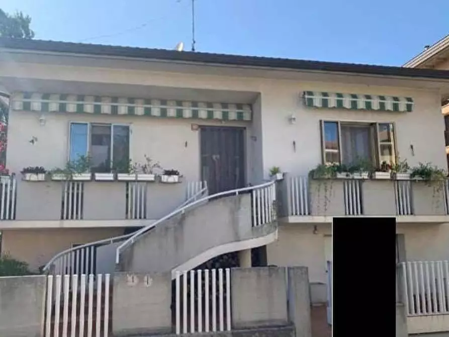 Immagine 1 di Villa in vendita  in Via Enrico Toti 2/A a Gabicce Mare