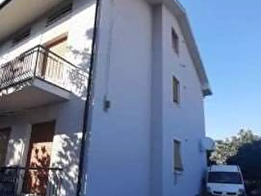 Immagine 3 di Appartamento in vendita  in Via Lago Trasimeno 9 a Fano