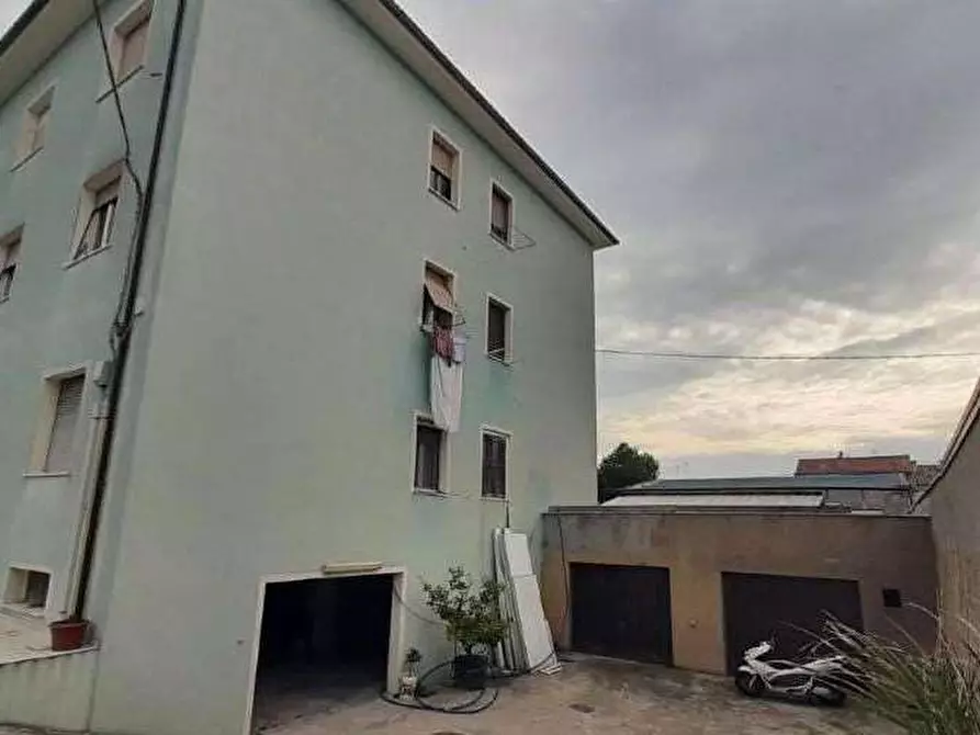 Immagine 4 di Appartamento in vendita  in Viale Piceno 86 a Fano