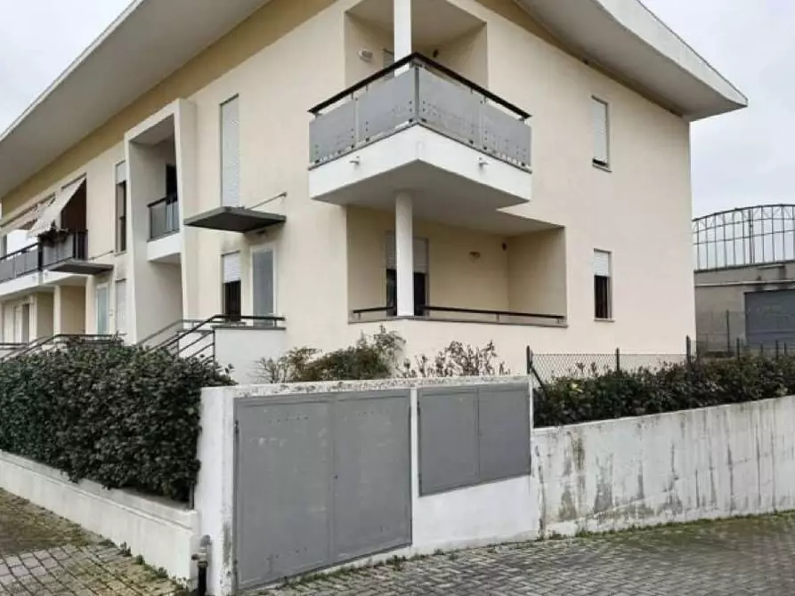 Immagine 3 di Appartamento in vendita  in Via Papa Giovanni Paolo II 47 a Vallefoglia