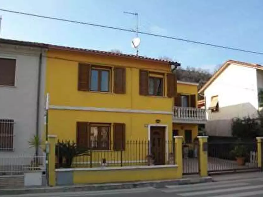 Immagine 1 di Appartamento in vendita  in Strada Nazionale Flaminia 154 a Fano