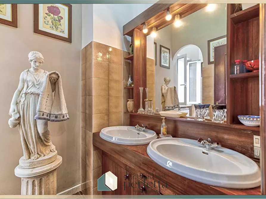 Immagine 27 di Villa in vendita  a Civitavecchia