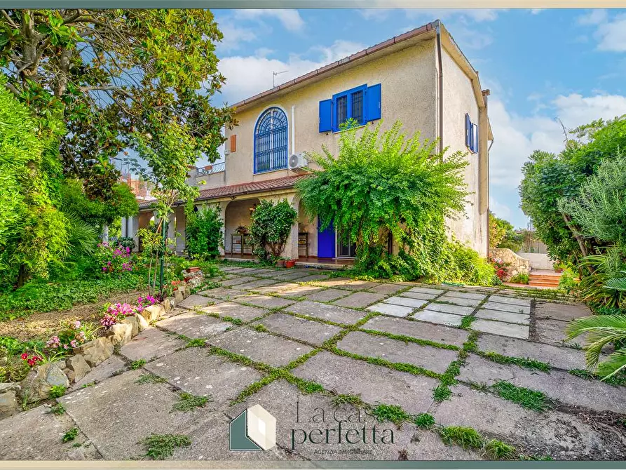 Immagine 2 di Villa in vendita  a Civitavecchia