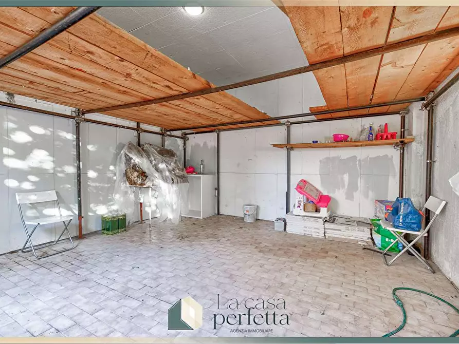 Immagine 5 di Garage in vendita  in Via Berto Barbarani 13/A a Civitavecchia