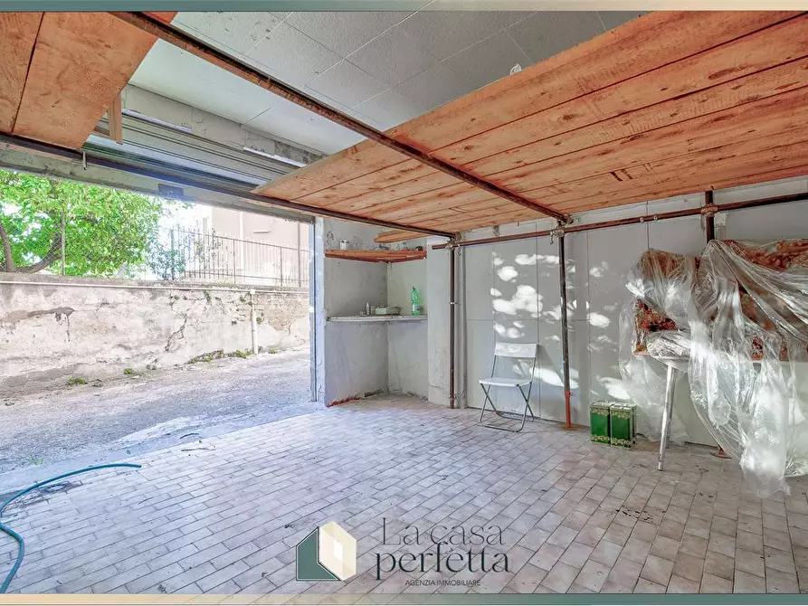 Immagine 1 di Garage in vendita  in Via Berto Barbarani 13/A a Civitavecchia