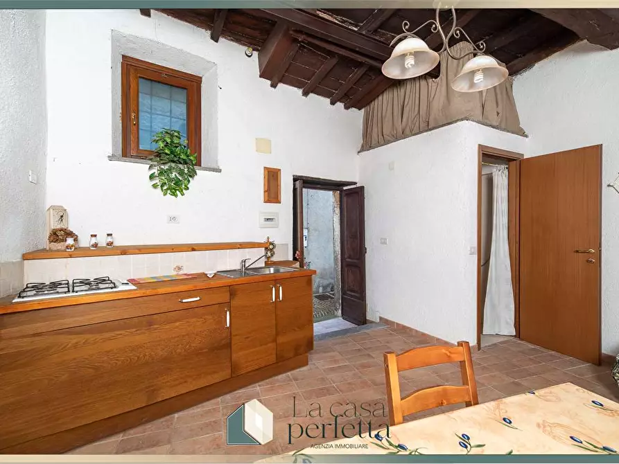 Immagine 10 di Magazzino in vendita  in Via Giorgina 81 a Blera