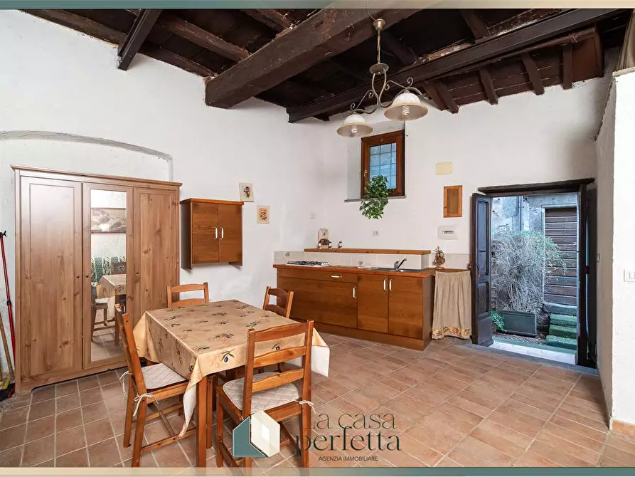 Immagine 2 di Magazzino in vendita  in Via Giorgina 81 a Blera